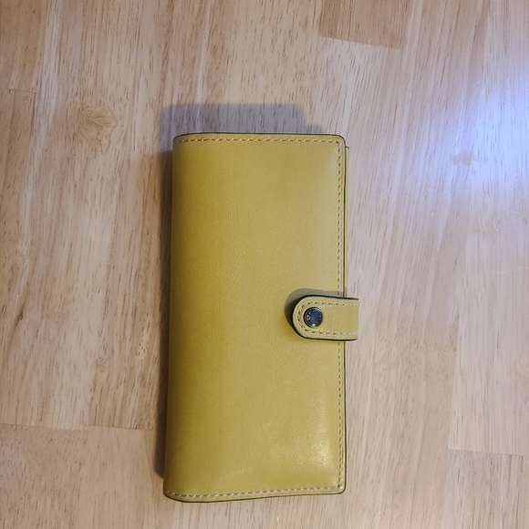 Coach yellow glovetanned leather wallet 💛 - Picture 1 of 12